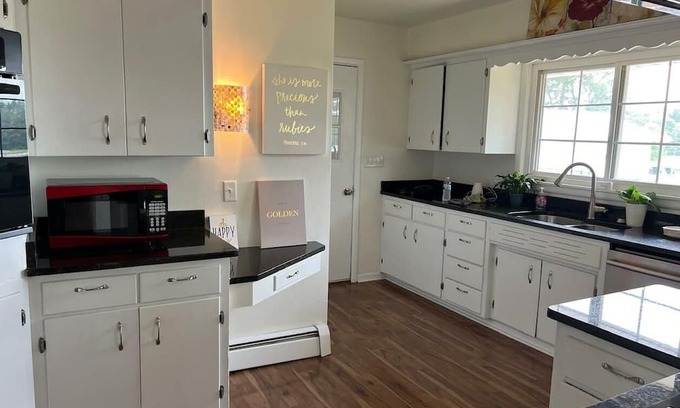 Union Grove Maison | Entire Place 7 Acres - Nature View and Ponds - Fish, Pedal Boats & Kayaks