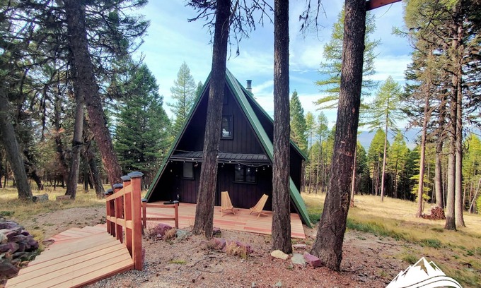 Seeley Lake Cabine | Das BârenHaus is a Charming 2-bedroom A-frame cabin in lovely Seeley Lake