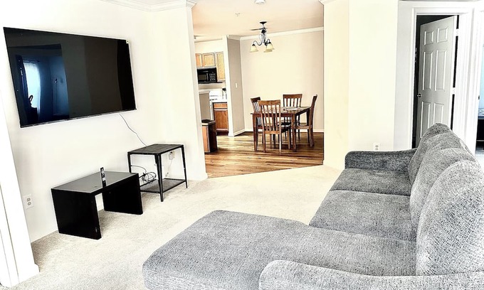 Bull Run Copropriété | Charming 2-bedroom 2-bath condo fully equipped-furnished in wonderful Manassas