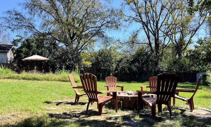 Radnor Maison | The BOHO Bungalow - NEW listing - Close to BNA, Broadway, Zoo, Opry and Geodis