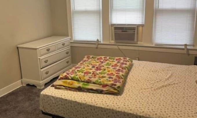 Robertsdale Maison | Charming 2-bedroom house in delightful Whiting with AC, WiFi