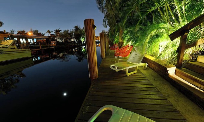 Melaleuca Gardens Maison | Spacious 4-bedroom house in charming Dania Beach with WiFi, AC Dock Water Access