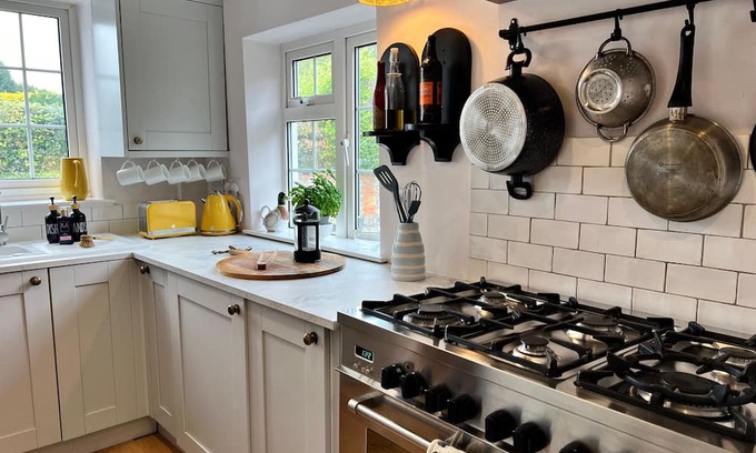 Oakley Maison | Cottage in Basingstoke