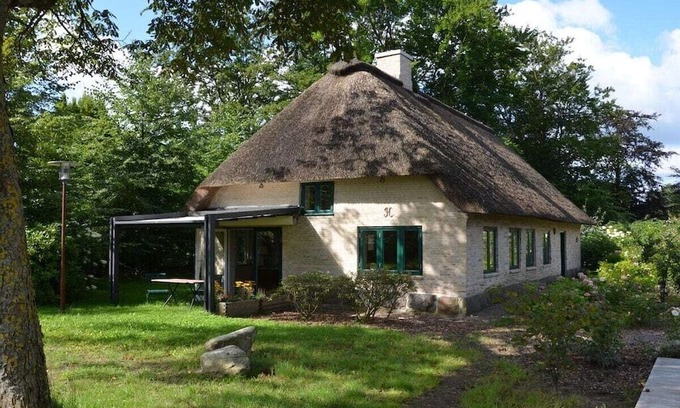 Juebek Location De Bateaux | Holsteinshof Comfortable holiday residence