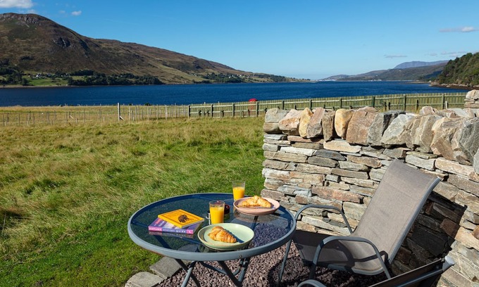 Garve Cabine | Family Luxury pod - stunning loch view and access