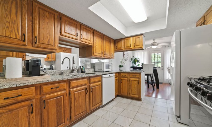 Pleasant Valley Maison | Relaxing Austin Stay Close to Downtown and Airport
