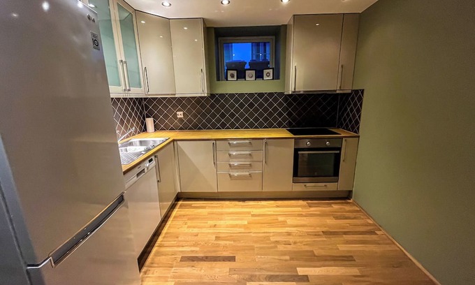 Alesund Appartement | Two-Bedroom City Apartment with Fire Place and Free Parking - Calm and Central