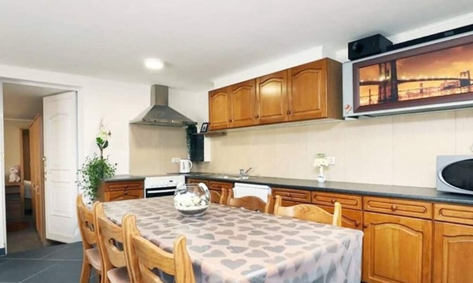 Widooie Appartement | Hoeve Hofgaarde: The Cherry Garden