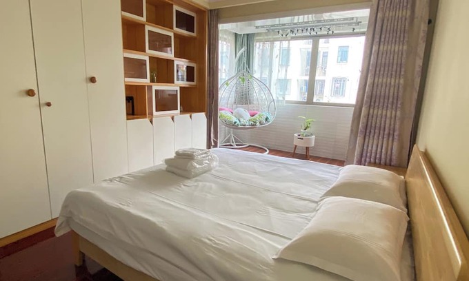 Hongqiao Maison | Modern Luxury Apartment near Metro Line 9 Caoyangjing, Smart Features!