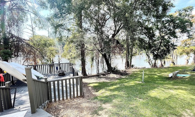 Monroe Lit Et Petit-Déjeuner | Bayou and Beyond: The View with hot tub and Kayak rentals