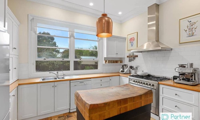 East Tamworth Maison | Charming 4-Bedroom Property with Pool in Tamworth