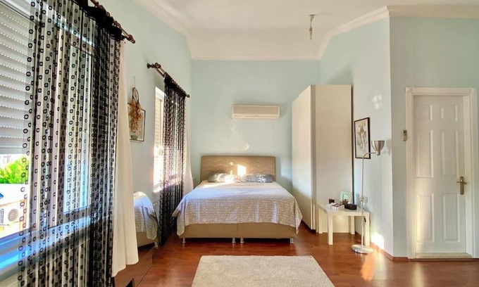 Konyaalti Appartement | Luxury Terrace Floor, Near Konyaalti Beach with Stunning Mountain Views