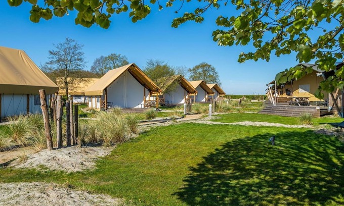 Biddinghuizen Maison | Stunning private villa for 8 guests with WIFI, pool, TV, terrace and parking
