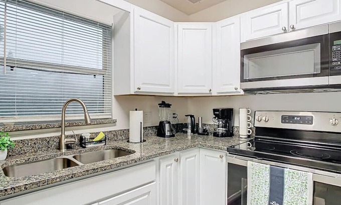 Lake Mann Estates Maison | 2BR Retreat: Close to Attractions & Free Parking!