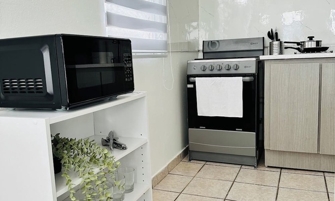 Celada Appartement | Tropical 2BR Apt +Priv Bath and Parking in Gurabo