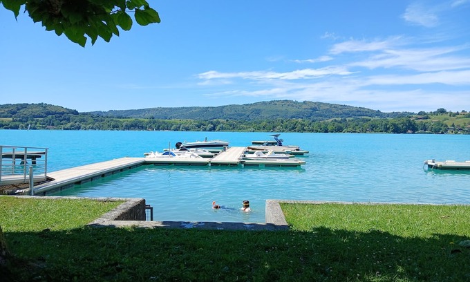 Bilieu Appartement | LAC CASA 60 - gîte with beach and terrace overlooking the lake