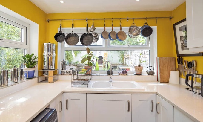 Sefton Park Maison | Unique quirky family house - 5 beds, 2 bathrooms, courtyard, Lounge - quiet area