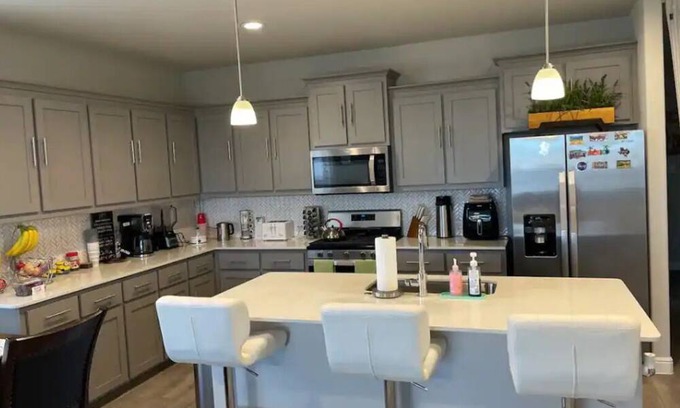 Krum Maison | 1 bedroom with queen size bed and share bathroom so one guest per room