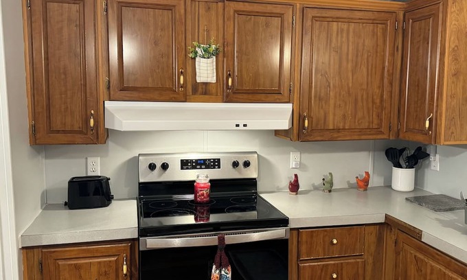 Schuyler Falls Maison | Charming 2-bedroom house with AC, WiFi in enchanting Schuyler Falls