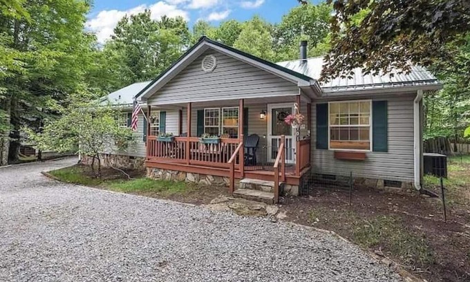 Charter Hills Maison | Scenic Solitude Adjustment