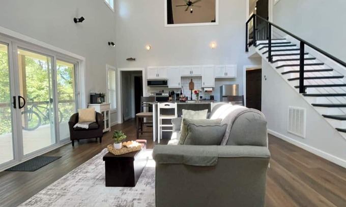 Damascus Cabine | NEW! Forty Winks 6 guest Modern Cabin in Damascus, VA!