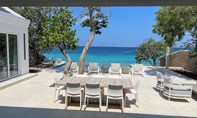 Kralendijk Maison | Brand New, Private Oceanfront Villa with Breathtaking Diving in Your Backyard