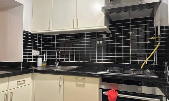 Sisli Hôtel | 2Br/2Ba, Ground Flr of Historical Building, Galata