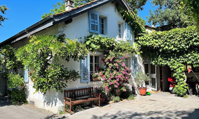 Langgasse-Felsenau Maison | House with garden on the Aare. Close to the city and traffic-calmed.