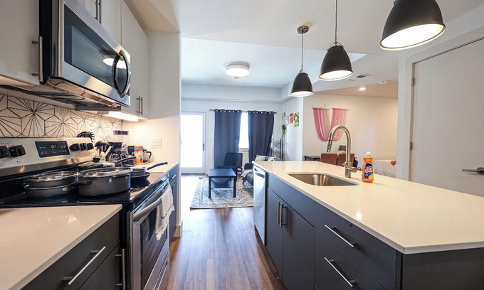 Brewerytown Appartement | Imagine a stylish escape in Glenwood, the epitome of urban luxury