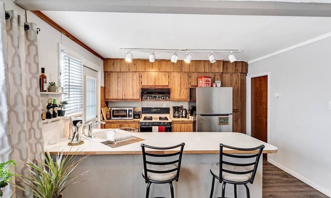 Swarthmorewood Maison | Cozy 2B/1B by Swarthmore w Driveway!