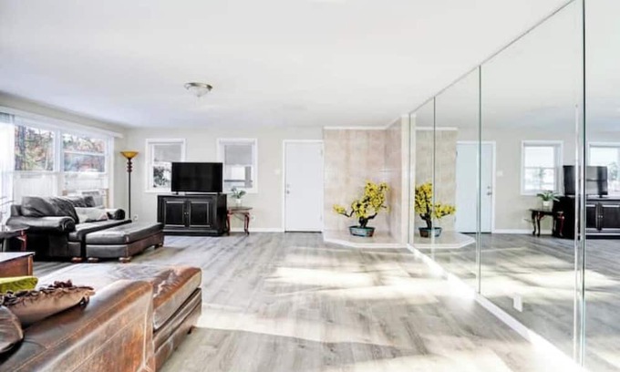 Egg Harbor Township Maison | Suburban Retreat for 16!
