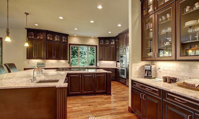 Maltby Maison | Huge Luxury 4-bedroom+ house in Echo lake/Maltby area with WiFi, AC