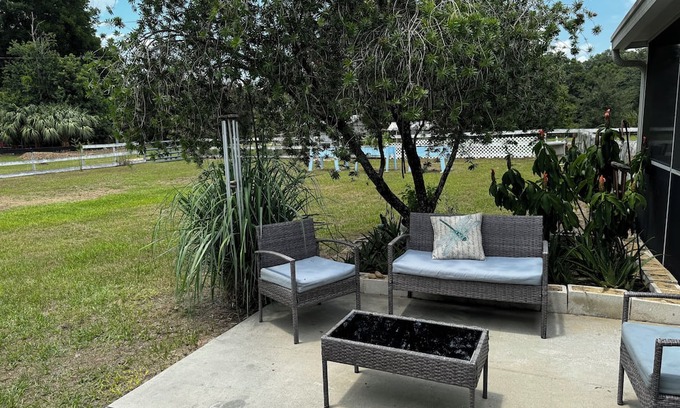 Fellowship Autre | Charming 2-bedroom pet-friendly apartment on Equestrian woodland farm.