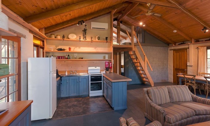 South Bruny Maison | Cloudy Creek Cottage ~float in serenity!