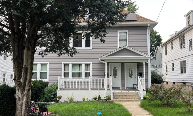 Hartford Maison | Charming 3-bedroom house with WiFi and AC in Hartford