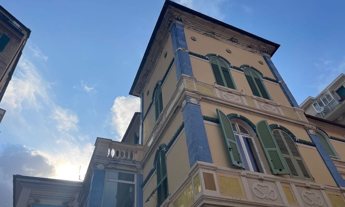 Vado Ligure Appartement | Room 'Suite' with Shared Terrace, Wi-Fi and Air Conditioning
