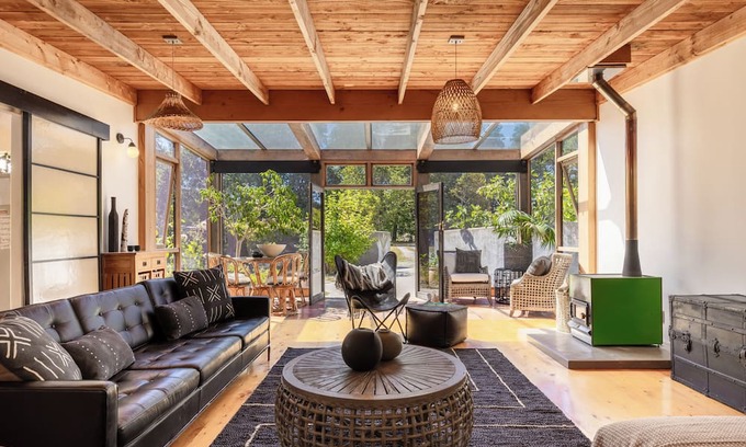 Brightwater Maison | Higgs Rest in Tasman - central location to national parks, dog friendly