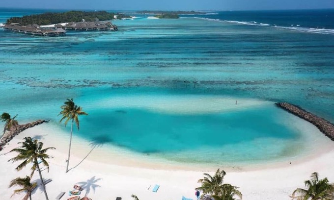 Huraa Maison | Seaview Suite in Huraa Guesthouse with AC, Wifi & Balcony