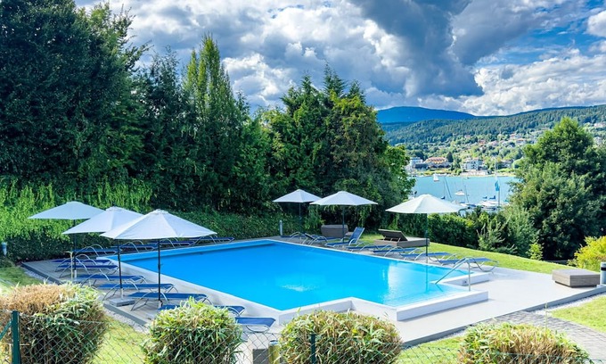 Augsdorf Appartement | 2 Bedroom Apartment, Terrace, private lake access