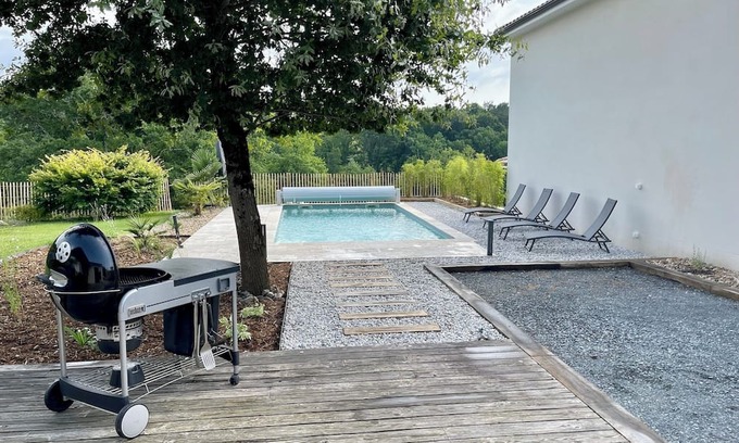 Maurens Maison | Maison Moderne à la Campagne, Climatisée, Piscine Chauffée Privative