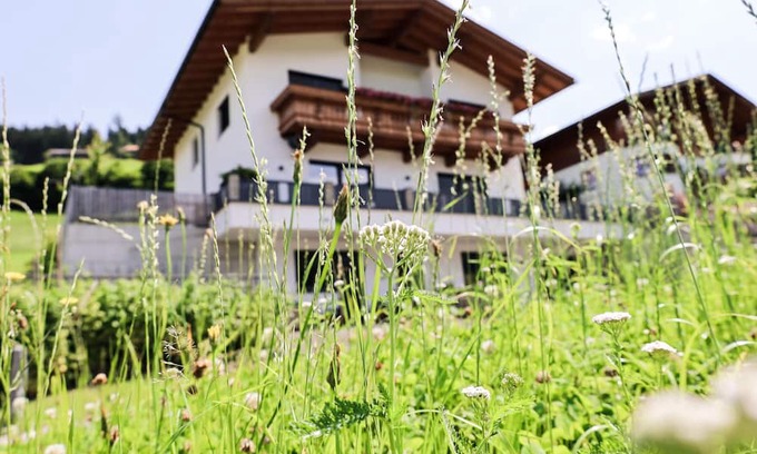 Weerberg Appartement | Apartment with terrace, 70m to the ski bus