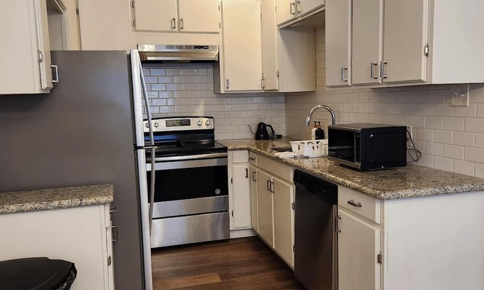 Denham Springs Maison | Simply Stay sleeps up to 8 people and is conveniently located right off the I-12