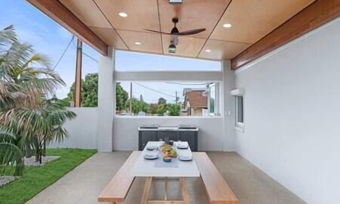 Christies Beach Appartement | The Elements: WATER | Apartment Four