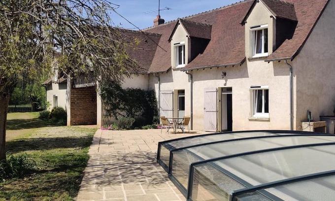 Thevet-Saint-Julien Maison | Holiday Home 'La Pouzerie' with Private Pool, Private Terrace and Wi-Fi