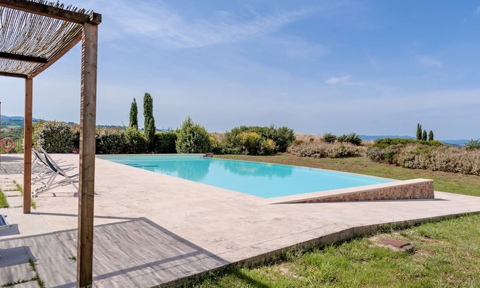 Toiano Maison | Holiday Home 'Casa Rossa - Campagna Toscana' with Shared Pool, Private Garden and Wi-Fi