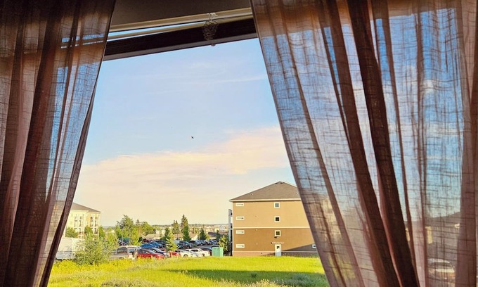 Fort St. John Maison | Family-size Spacious Executive Duplex