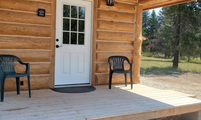 Trout Creek Cabine | Delightful log cabin in Trout Creek