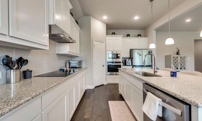 Keene Maison | Classy 2334 square foot Luxurious Home