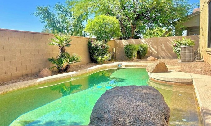 Gilbert Maison | 10 Mins from Golfing & Restaurants. Private Pool & Neighborhood Walking Paths.