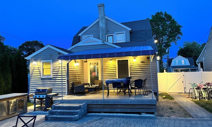 Manasquan Maison | Charming 4 Bedroom House with Pool and tropical backyard Oasis